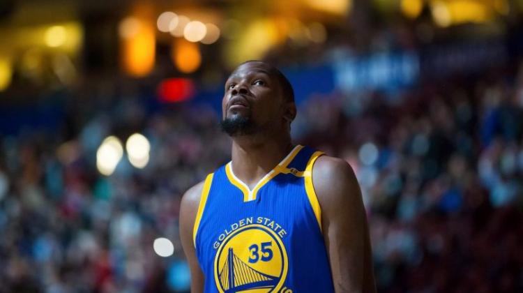Durant opens his debut as a Warriors in a loose game against the Raptors.
