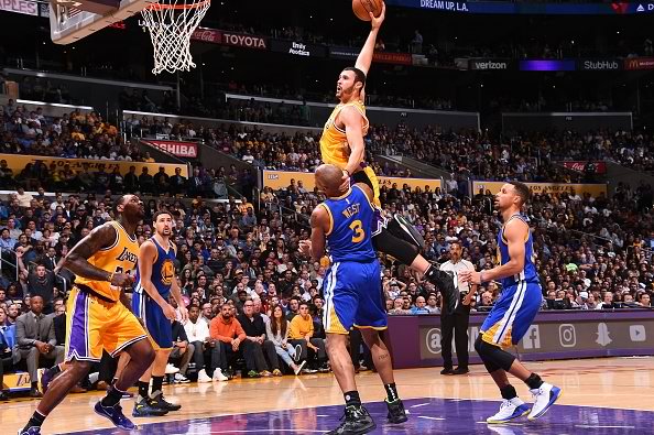 Young squad Lakers stun the Super-team Warriors in a blowout win, larry nance posterizing david west