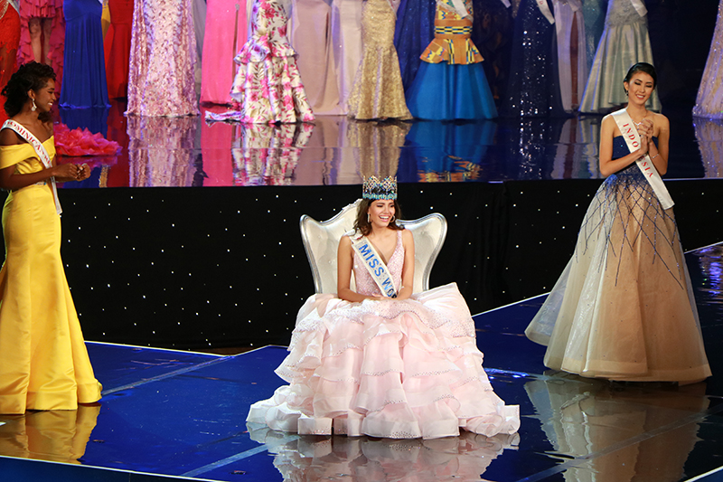 Miss World 2016 of Stephanie del Valle of Puerto Rico and First Runner up Yaritza Miguelina REYES RAMÍREZ of Dominican Republic and Second runner up Natasha MANNUELA of Indonesia.